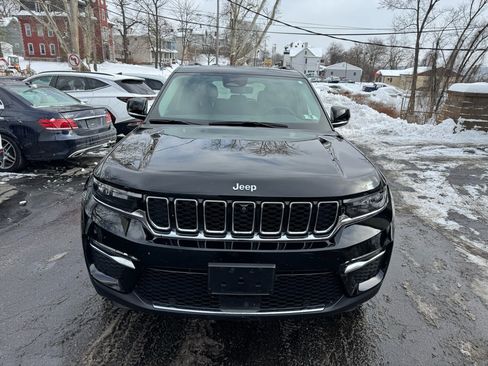 Used 2022 Jeep Grand Cherokee Limited w/ Luxury Tech Group II image 2