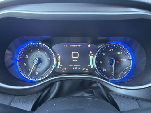 Used 2024 Chrysler Pacifica Touring-L image 13