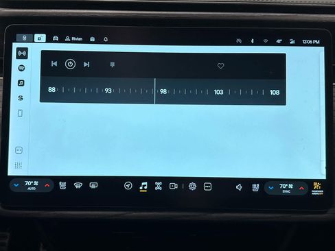 Used 2022 Rivian R1T Adventure image 30