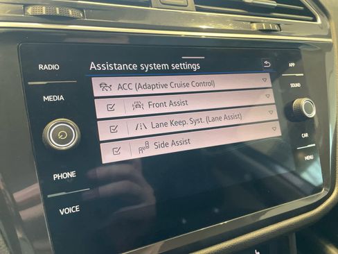 Used 2024 Volkswagen Tiguan SE FWD image 17