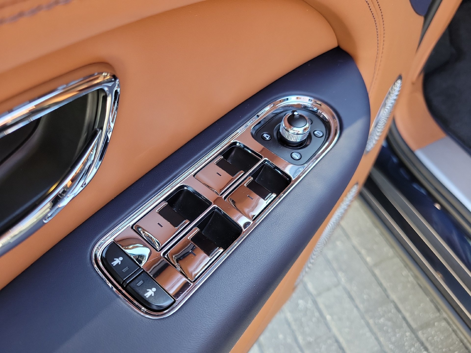 Certified 2025 Bentley Bentayga Extended Wheelbase AWD/4WD image 22