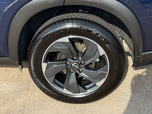 Used 2025 Nissan Rogue SV FWD image 8