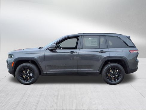 New 2025 Jeep Grand Cherokee 4WD image 5