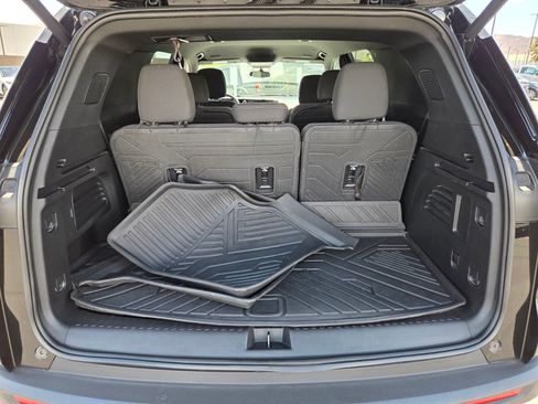 Used 2025 Chevrolet Traverse LT FWD image 14