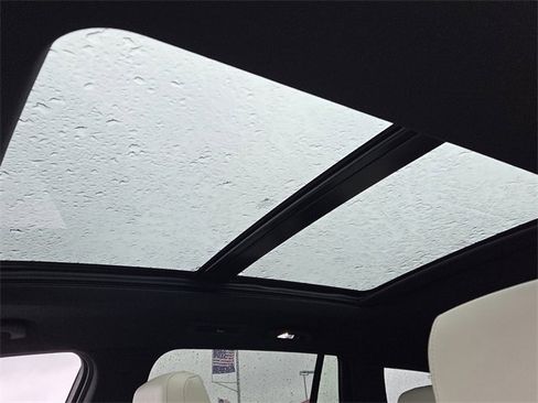 Used 2025 Cadillac XT6 Sport w/ Technology Package image 18