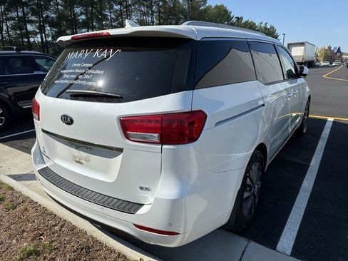 Used 2018 Kia Sedona SX image 3