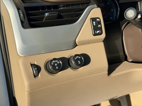 Used 2019 GMC Yukon XL SLT w/ Open Road Package image 17