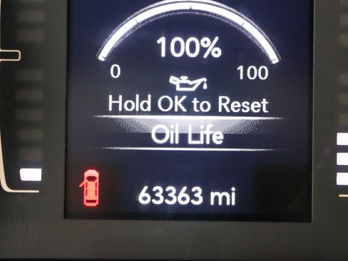 Used 2021 Jeep Cherokee Latitude Plus FWD image 16