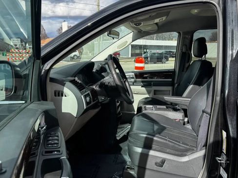 Used 2010 Chrysler Town & Country Touring Plus image 15