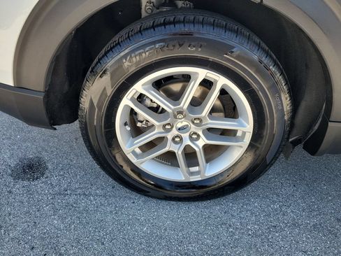 Used 2025 Ford Explorer Active RWD image 31