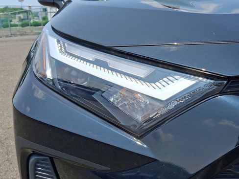 Certified 2022 Toyota RAV4 XLE w/ Convenience Package image 9