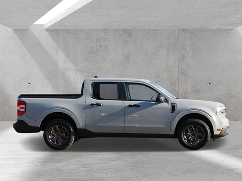 Certified 2022 Ford Maverick XLT image 2
