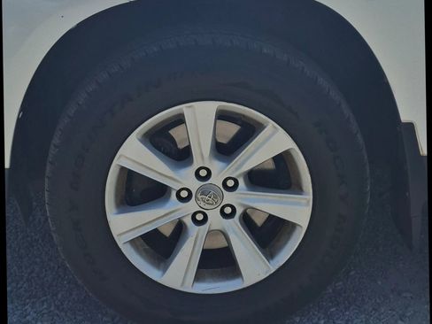 Used 2012 Toyota Highlander FWD w/ Tech Pkg image 14