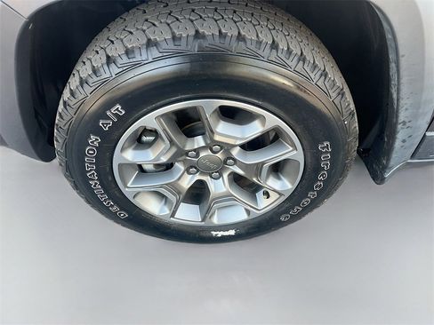 Used 2022 Jeep Cherokee Trailhawk image 29