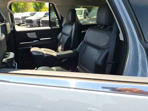 Used 2025 Ford Expedition Active AWD/4WD image 12