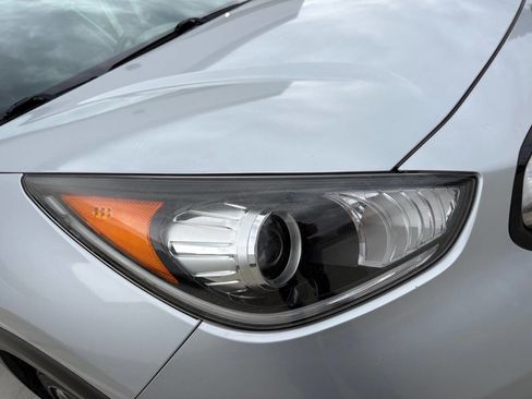 Used 2017 Kia Niro Touring w/ Advanced Technology Package image 9