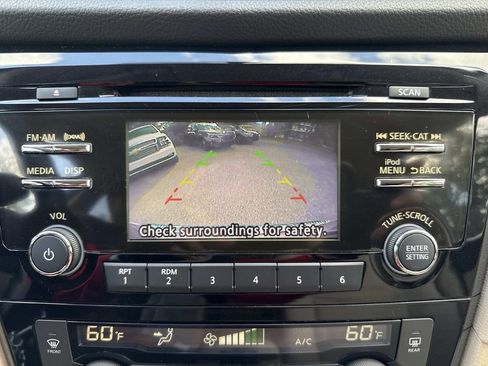 Used 2017 Nissan Rogue SV image 31