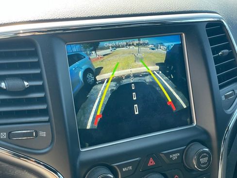 Used 2018 Jeep Grand Cherokee Altitude image 19