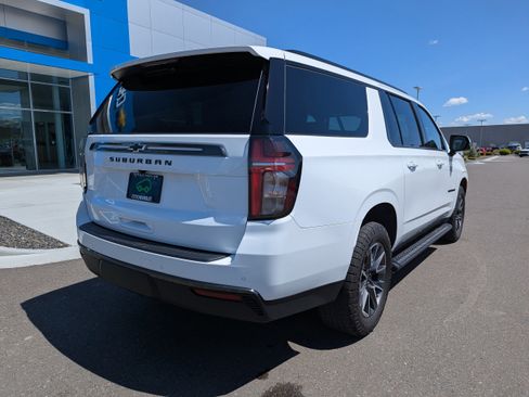 Certified 2022 Chevrolet Suburban Z71 w/ Luxury Package AWD/4WD image 41