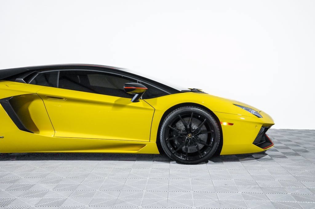 Used 2016 Lamborghini Aventador LP 700-4 AWD/4WD image 3