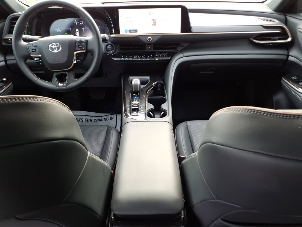 Used 2025 Toyota Crown Signia AWD/4WD image 13