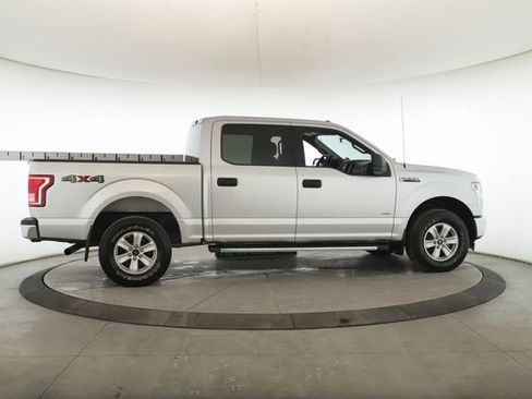Used 2017 Ford F150 XLT w/ Trailer Tow Package image 6