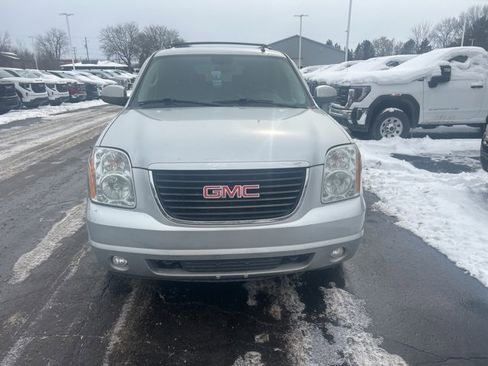 Used 2013 GMC Yukon XL SLT image 2