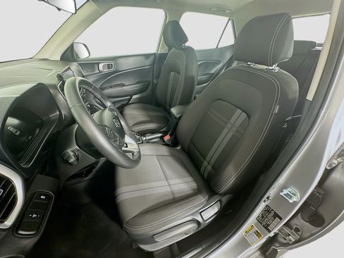 Used 2025 Hyundai Venue SEL FWD image 13