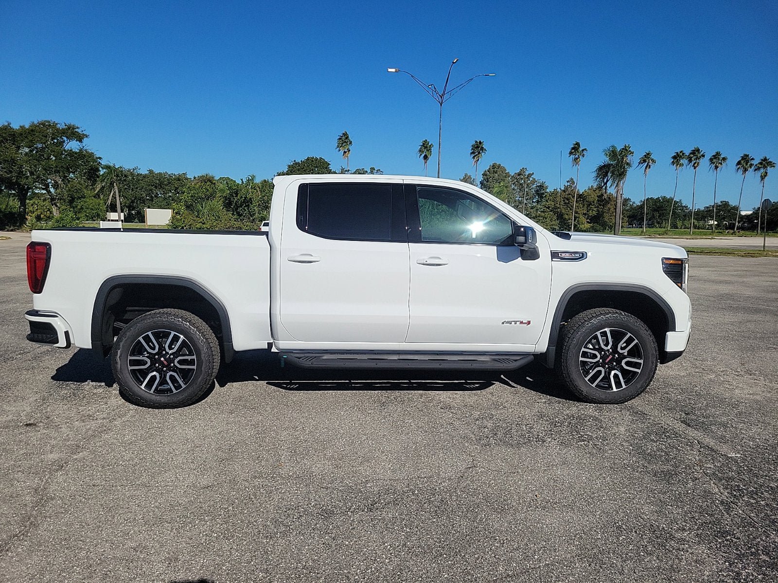 New 2026 GMC Sierra 1500 AT4 w/ AT4 Premium Package AWD/4WD image 4
