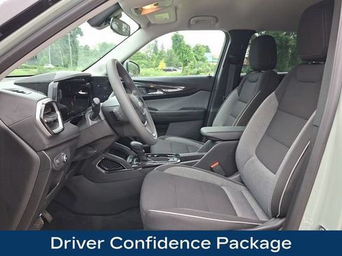 Used 2026 Chevrolet TrailBlazer LT w/ Driver Confidence Package AWD/4WD image 2