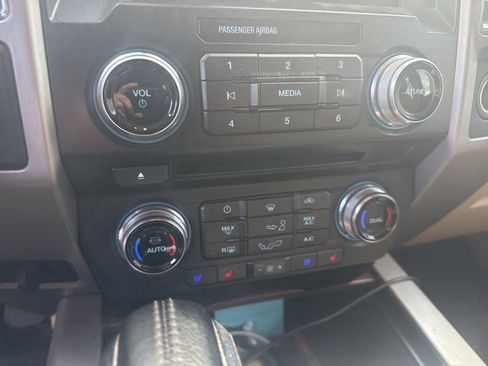 Used 2017 Ford F150 Lariat w/ Equipment Group 502A Luxury image 14