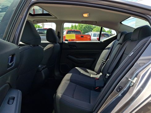 Certified 2024 Nissan Altima 2.5 SV w/ SV Premium Package AWD/4WD image 11
