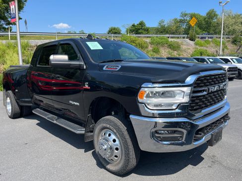 Used 2022 RAM 3500 Big Horn w/ Level C Equiment Group AWD/4WD image 3