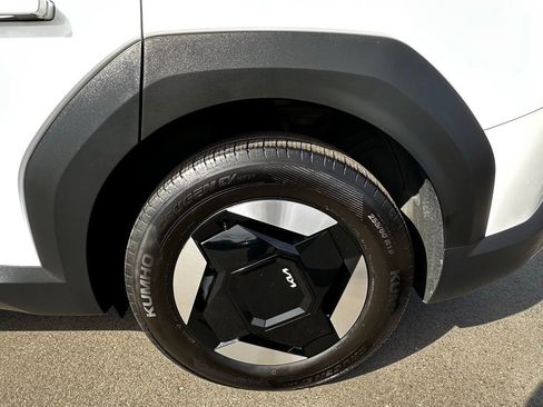 Used 2024 Kia EV9 Light Long Range RWD image 12