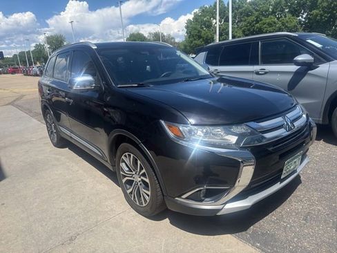 Used 2017 Mitsubishi Outlander GT AWD/4WD image 1