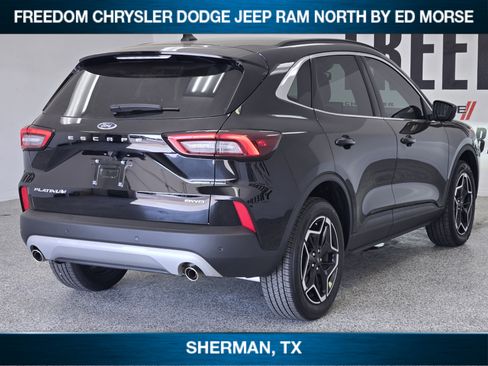 Used 2026 Ford Escape Platinum w/ Premium Technology Package AWD/4WD image 3