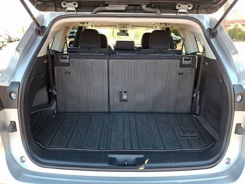 Used 2023 Toyota Highlander L image 28