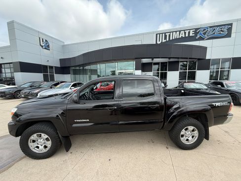 Used 2012 Toyota Tacoma 4x4 Double Cab w/ TRD Off-Road Pkg image 4