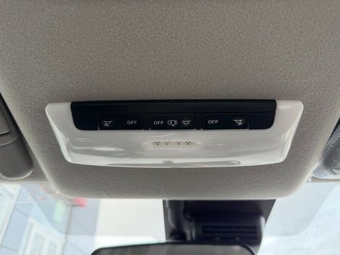 New 2025 Nissan Versa SR w/ Trunk Package image 27