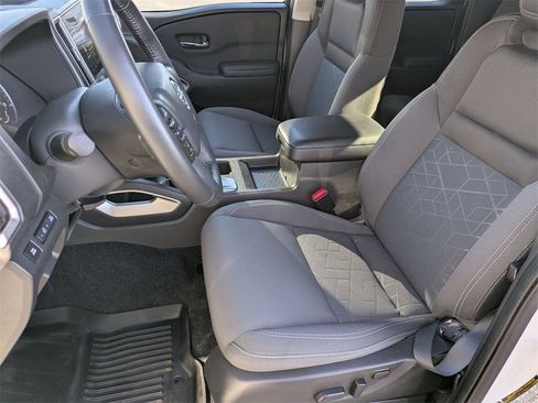 Used 2025 Nissan Frontier SV w/ SV Convenience Package image 15