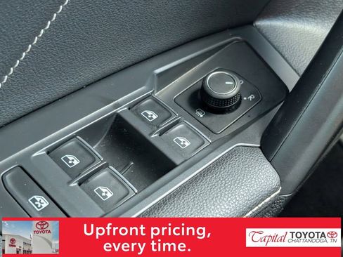 Used 2022 Volkswagen Tiguan SE image 15