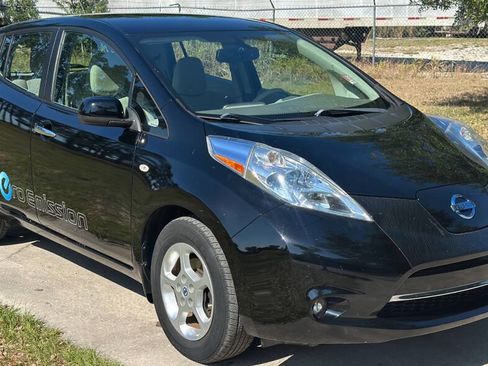 Used 2011 Nissan Leaf SL image 2