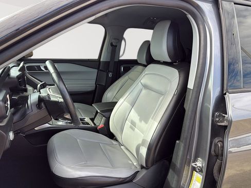 Used 2021 Ford Explorer XLT w/ Equipment Group 202A image 11