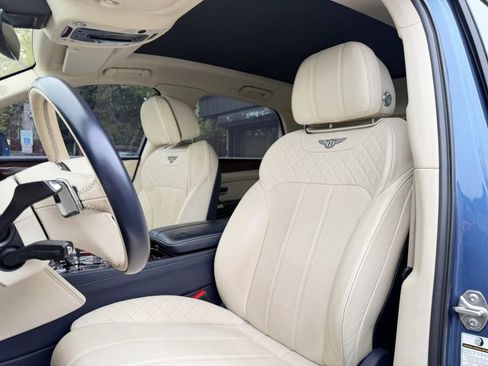 Used 2017 Bentley Bentayga AWD/4WD image 13