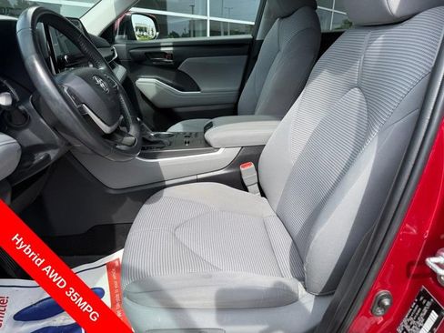 Used 2023 Toyota Highlander LE AWD/4WD image 17
