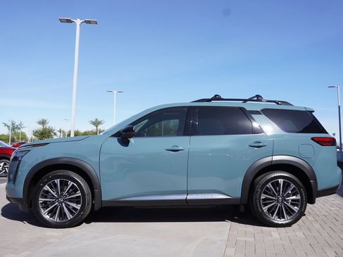 New 2026 Nissan Pathfinder Platinum image 2