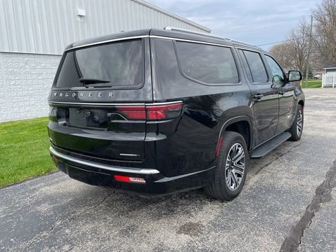 Used 2023 Jeep Wagoneer L Series II image 8