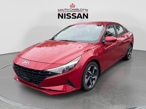 Used 2023 Hyundai Elantra SEL w/ Convenience Package FWD image 3