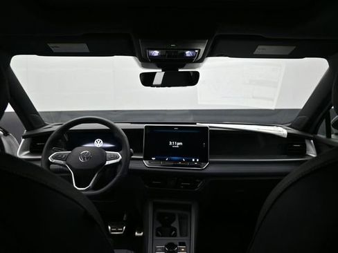 New 2026 Volkswagen Tiguan SE R-Line FWD image 10