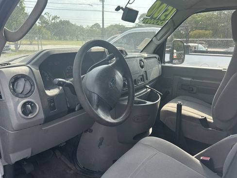 Used 2010 Ford E-150 and Econoline 150 RWD image 5
